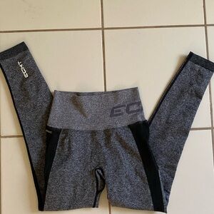ECHT Arise Scrunch Leggings in size XS